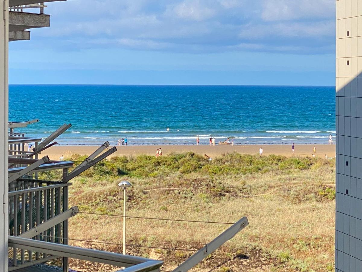 Piso Primera Linea De Playa Laredo Luaran gambar