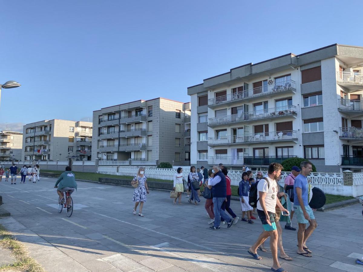 Piso Primera Linea De Playa Laredo Luaran gambar