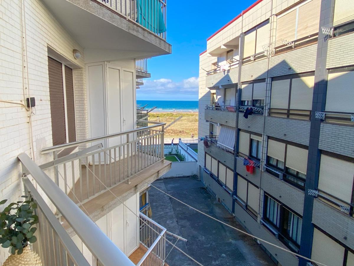Piso Primera Linea De Playa Laredo Luaran gambar