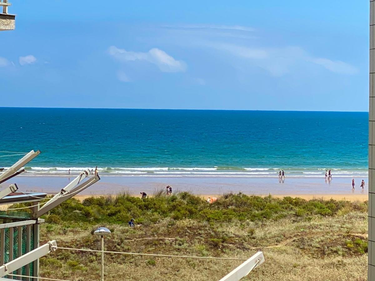 Piso Primera Linea De Playa Laredo Luaran gambar