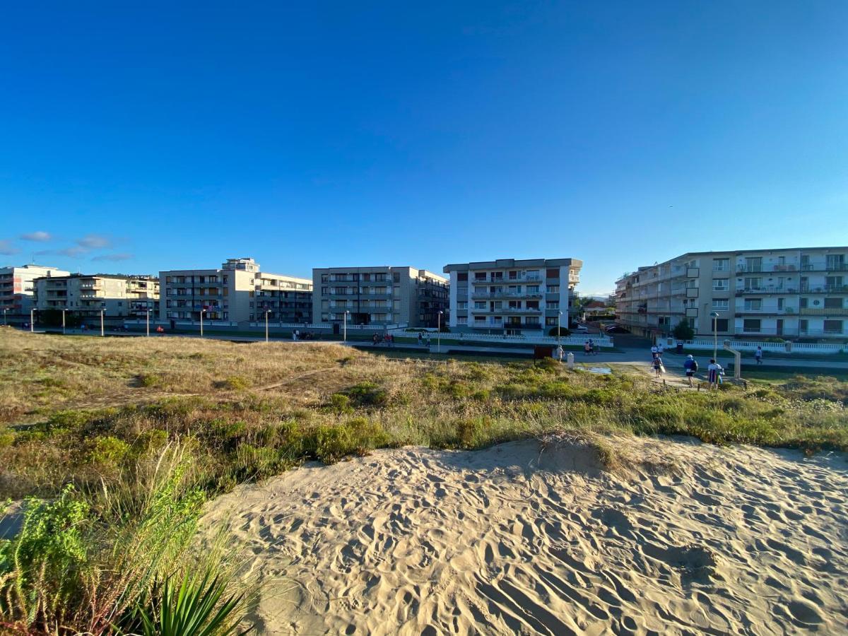 Piso Primera Linea De Playa Laredo Luaran gambar